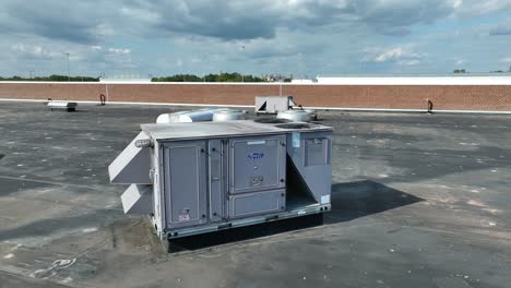 unidad de aire acondicionado hvac en el techo