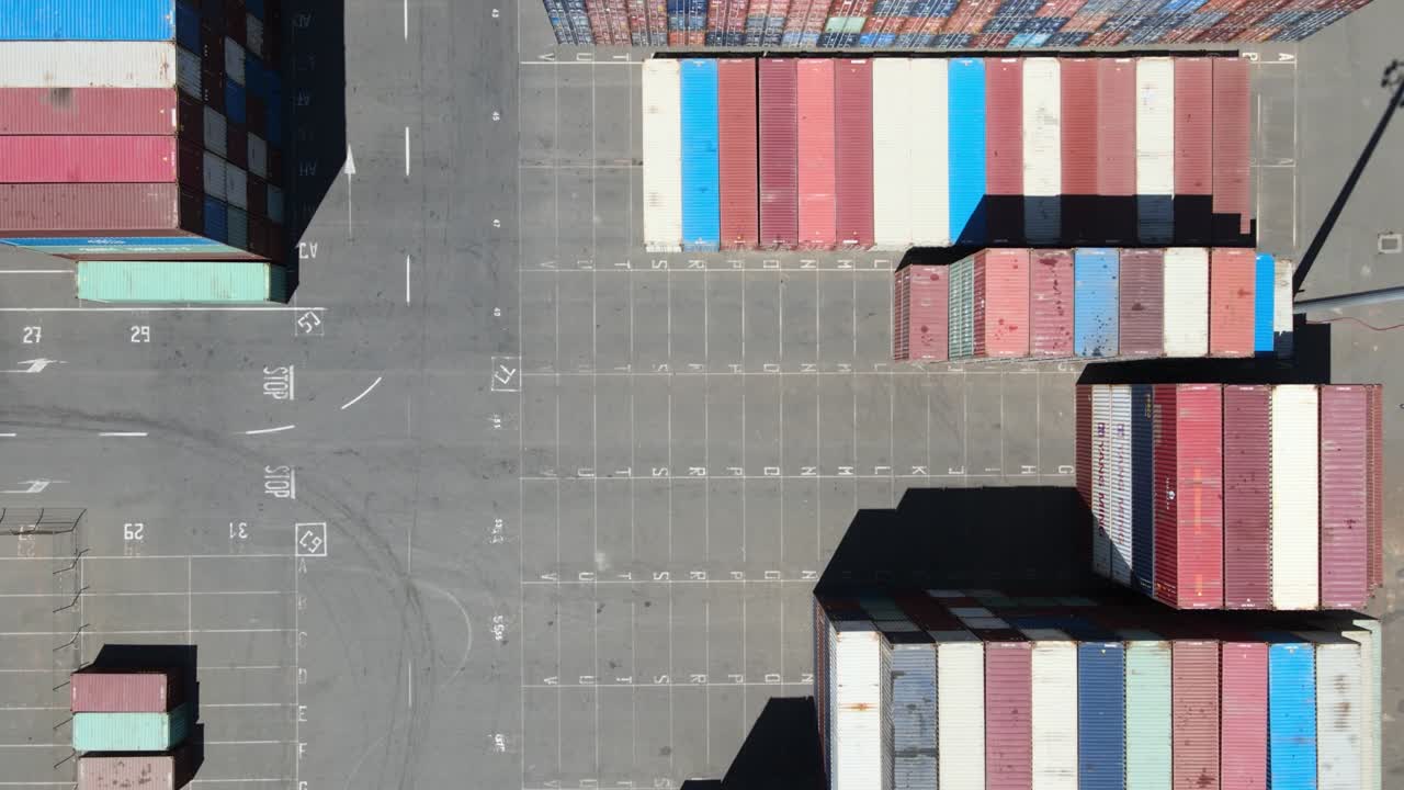 컨테이너 위의 비행