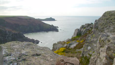 Blick-über-Die-Klippe-In-Cornwall