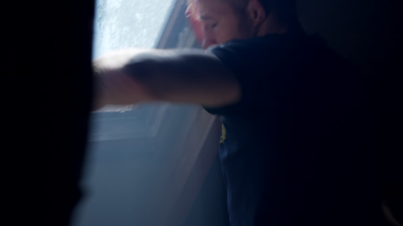 무술을 연습하는 남자