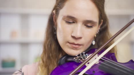 Close-up-of-musician-woman-playing-violin-at-home.-Composing,-playing-music.