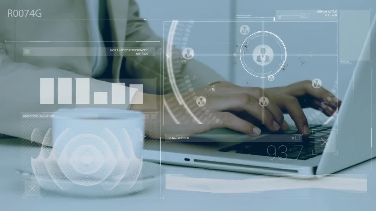 animación del procesamiento de datos financieros sobre un hombre de negocios biracial usando una computadora portátil