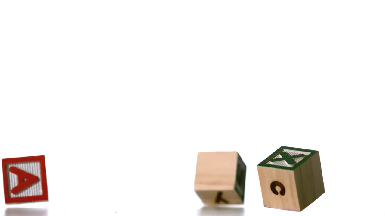 fila de bloques de ortografía abc cayendo sobre