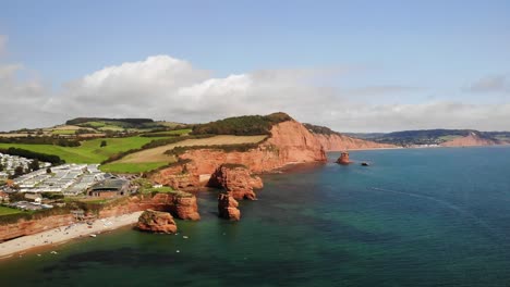 antena sobre el canal inglés con pilas de mar de la bahía de ladram y sidmouth en segundo plano