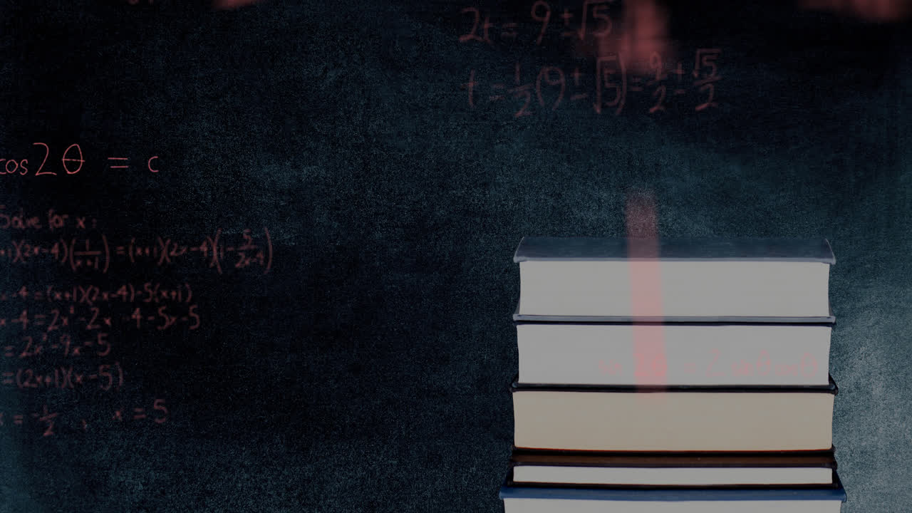 pilas de libros y ecuaciones matemáticas y gráficos