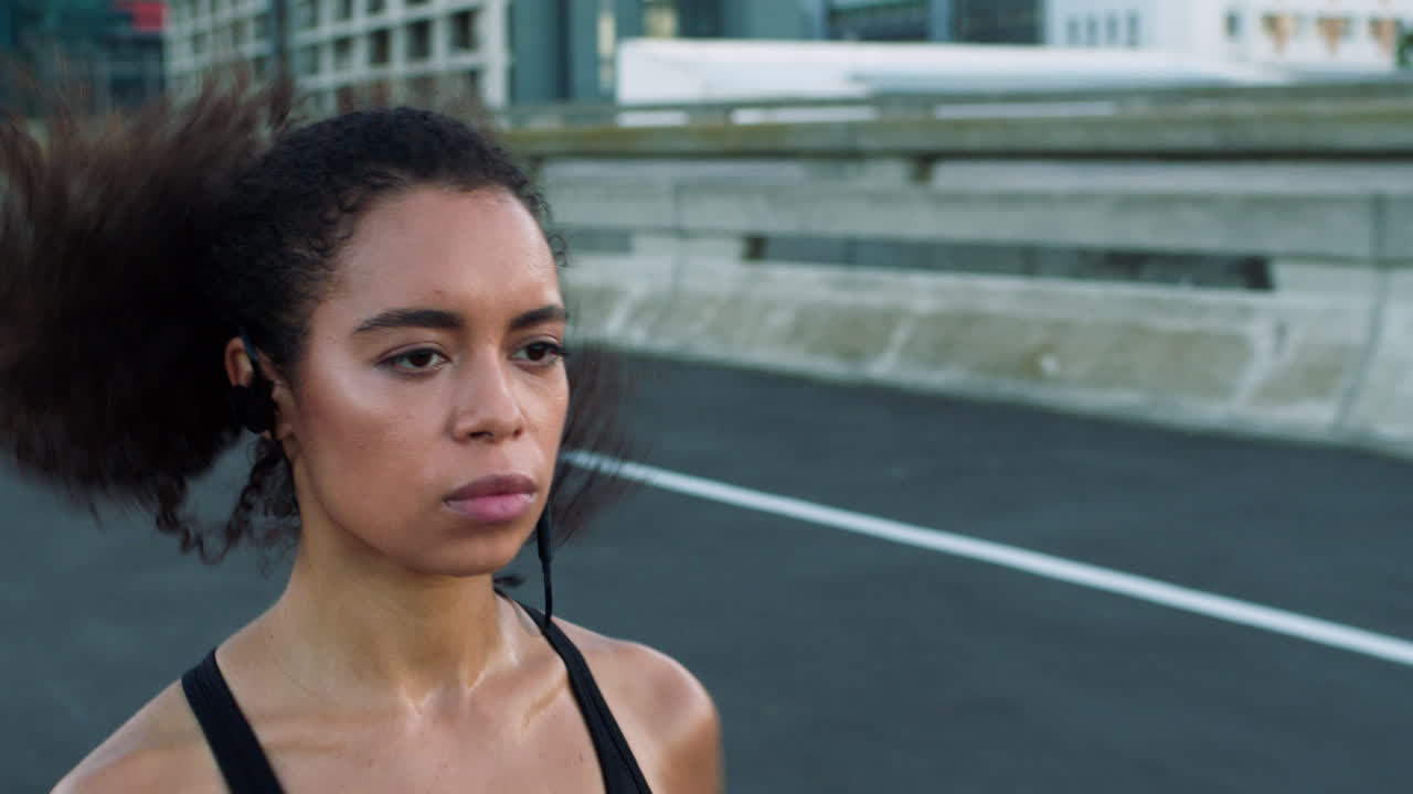 enfoque, correr y mujer negra