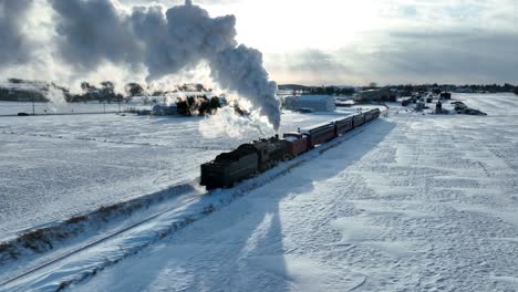 vista aérea de un tren de pasajeros en el campo