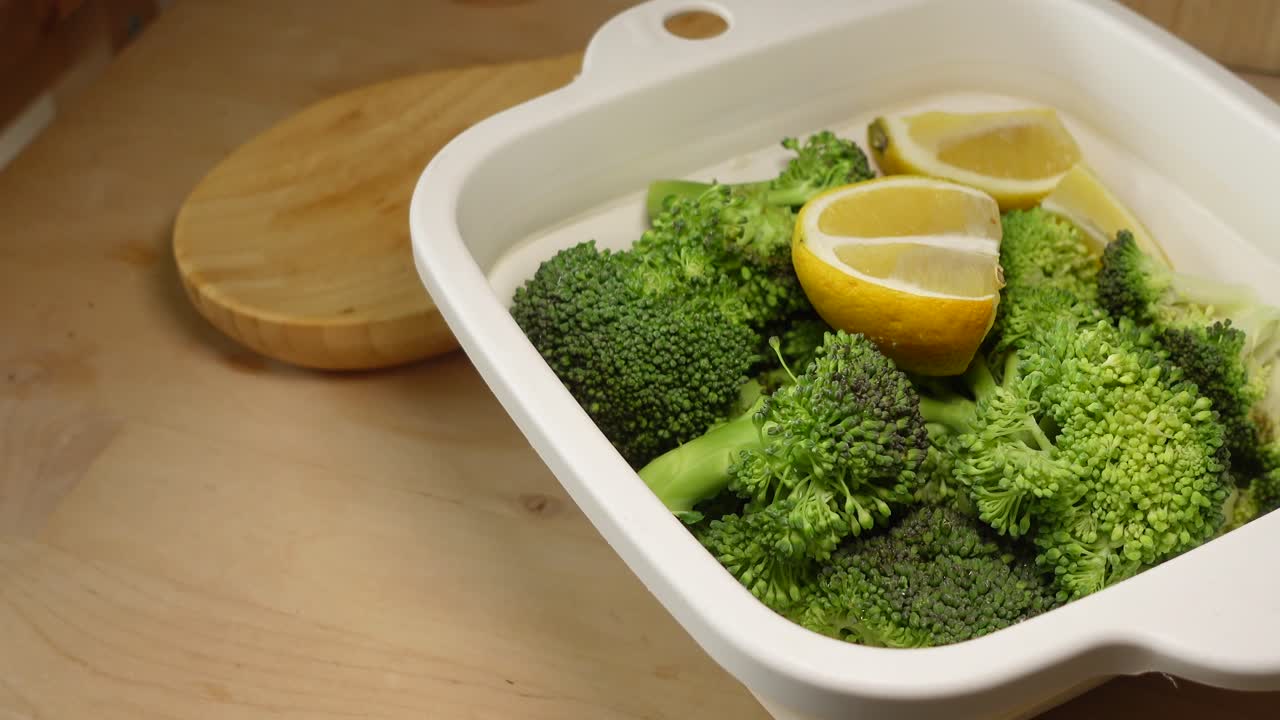 Broccoli and lemon