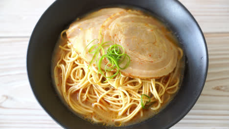 tonkotsu ramen noodles with chaashu pork