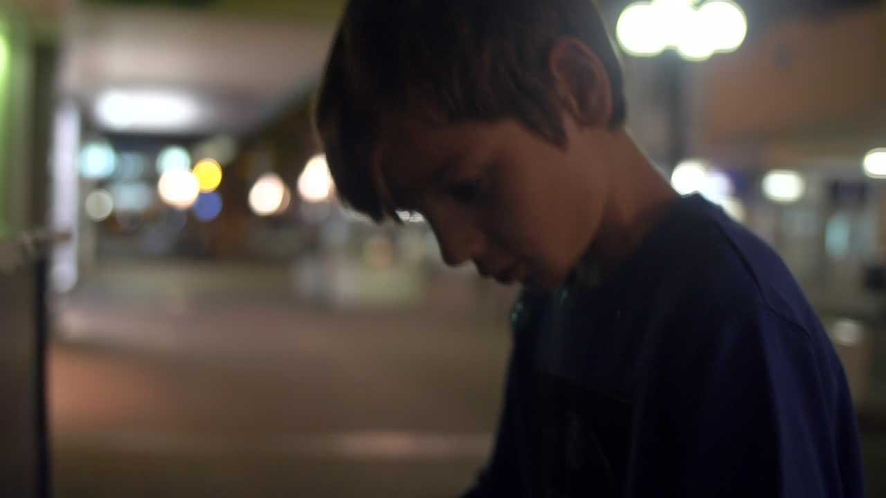 피아노를 치는 아이 손 02