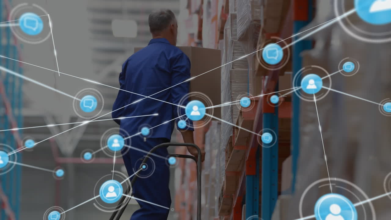 red de iconos digitales contra un trabajador caucásico de edad avanzada que trabaja en un almacén