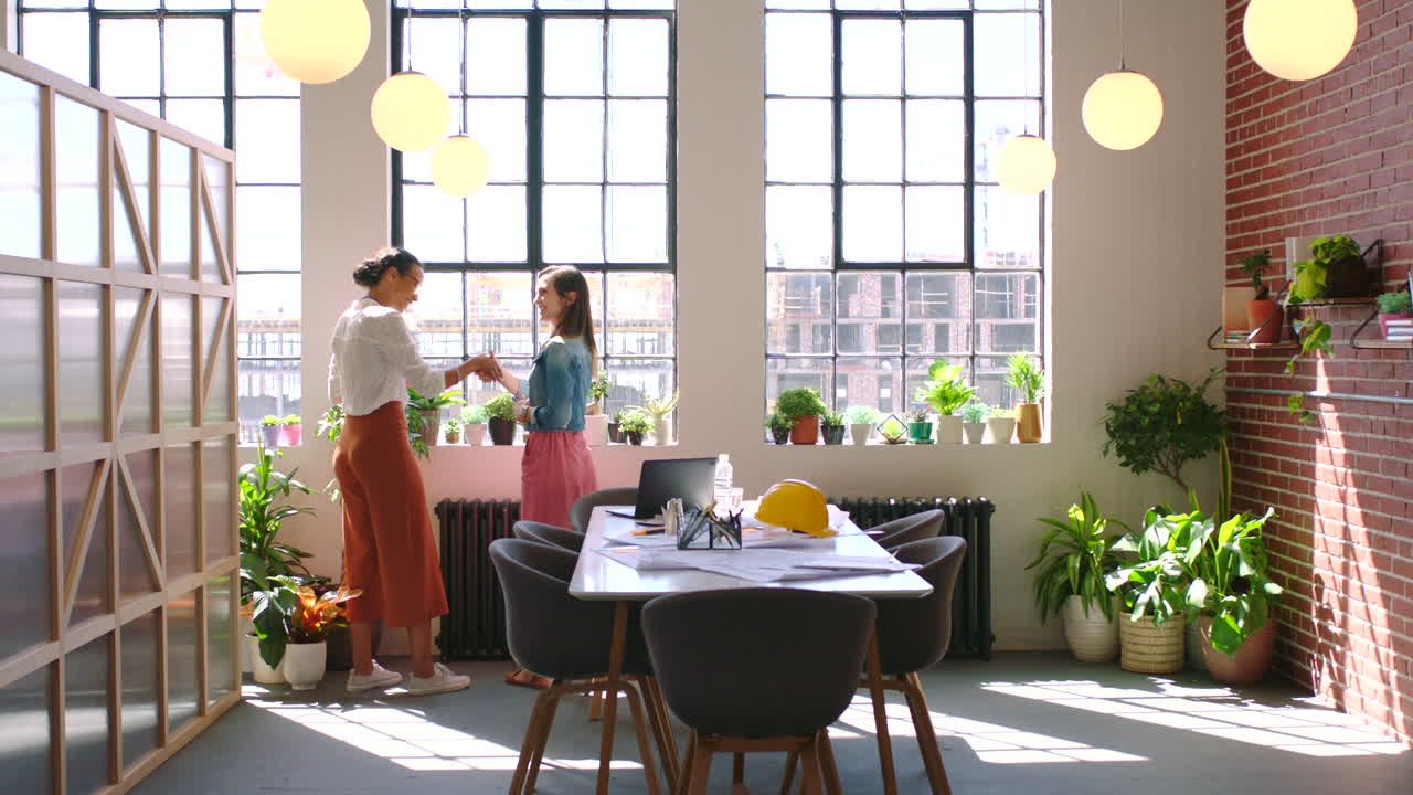 비즈니스 악수, 환영 직원