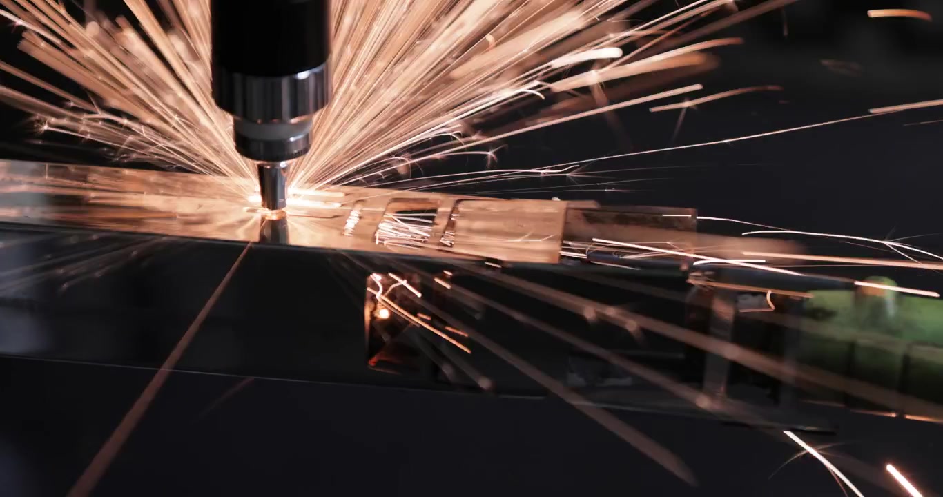 Taglio laser e a gas CNC del metallo, tecnologia industriale moderna.