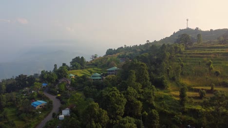 Campo-En-Terrazas-Del-Pueblo-De-Nepal-Dentro-De-La-Naturaleza-Aérea-Descendente