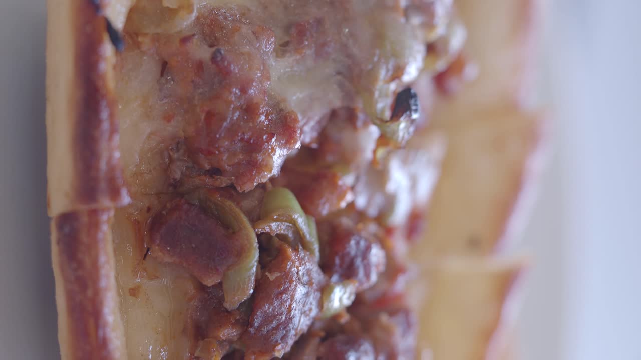 Pide turco con carne e verdure