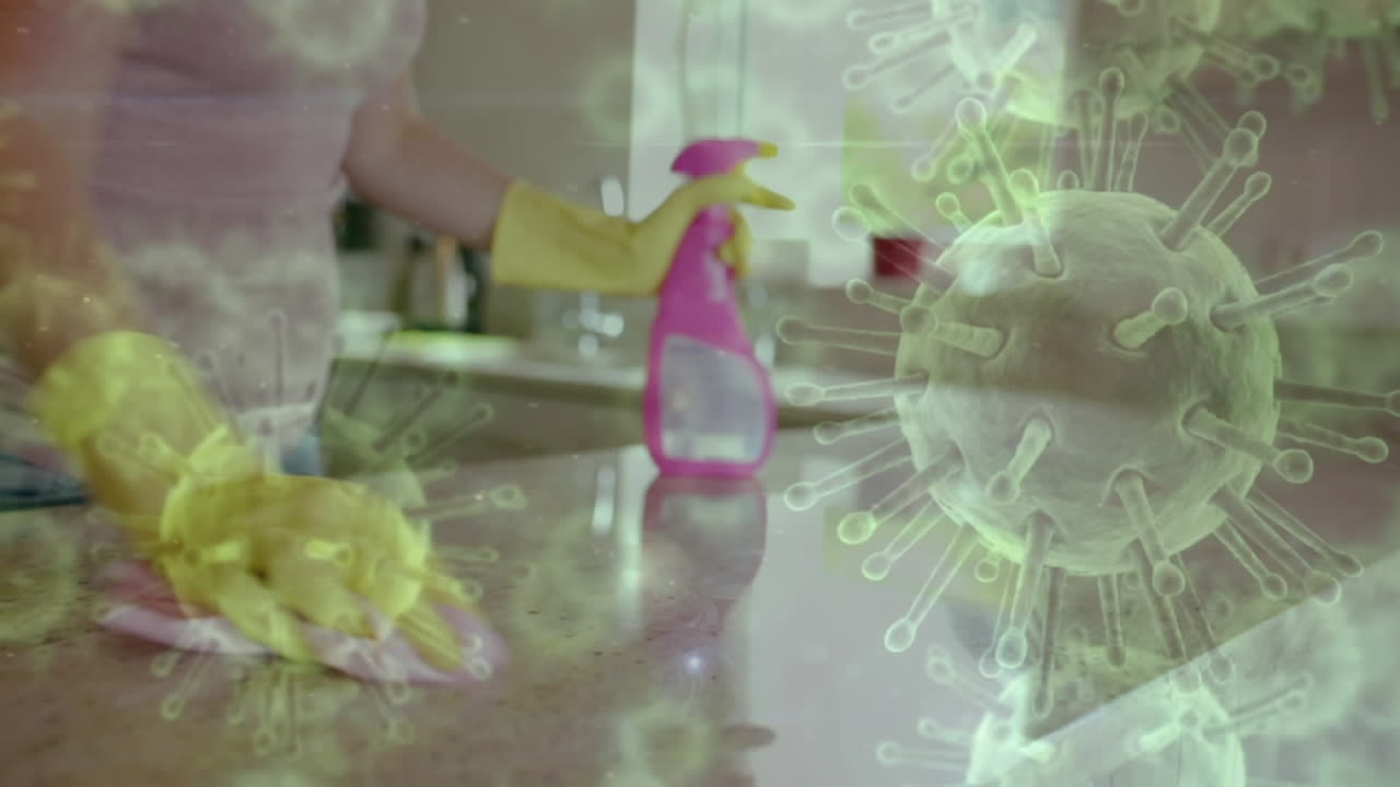células de covid-19 que se mueven contra la mujer limpiando y usando rociadores