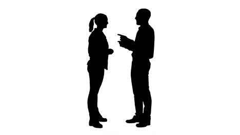 silueta pareja de amantes de pie, hablar, reír