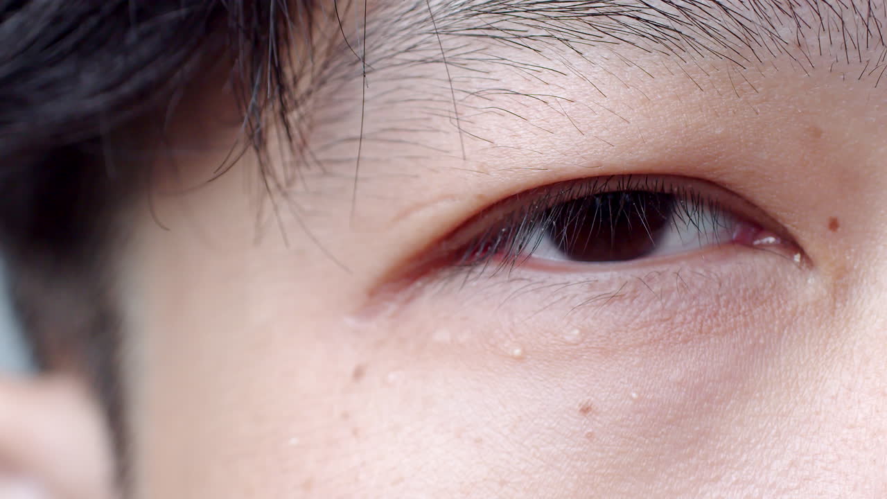 아시아 남자의 얼굴을 가까이