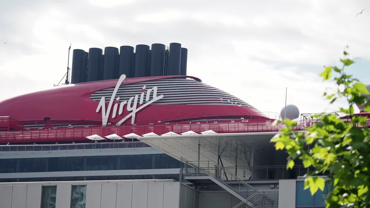Nave da crociera Virgin Voyages