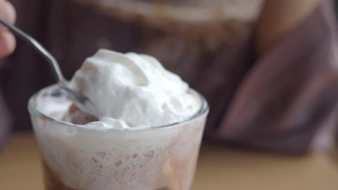 마시멜로를 곁들인 핫 초콜릿