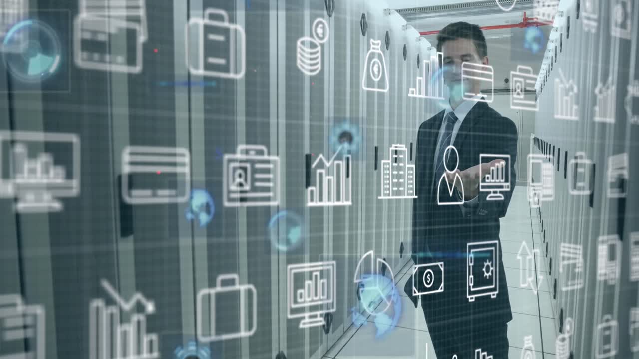 animación de iconos digitales sobre un hombre de negocios caucásico sosteniendo un objeto invisible en la sala del servidor
