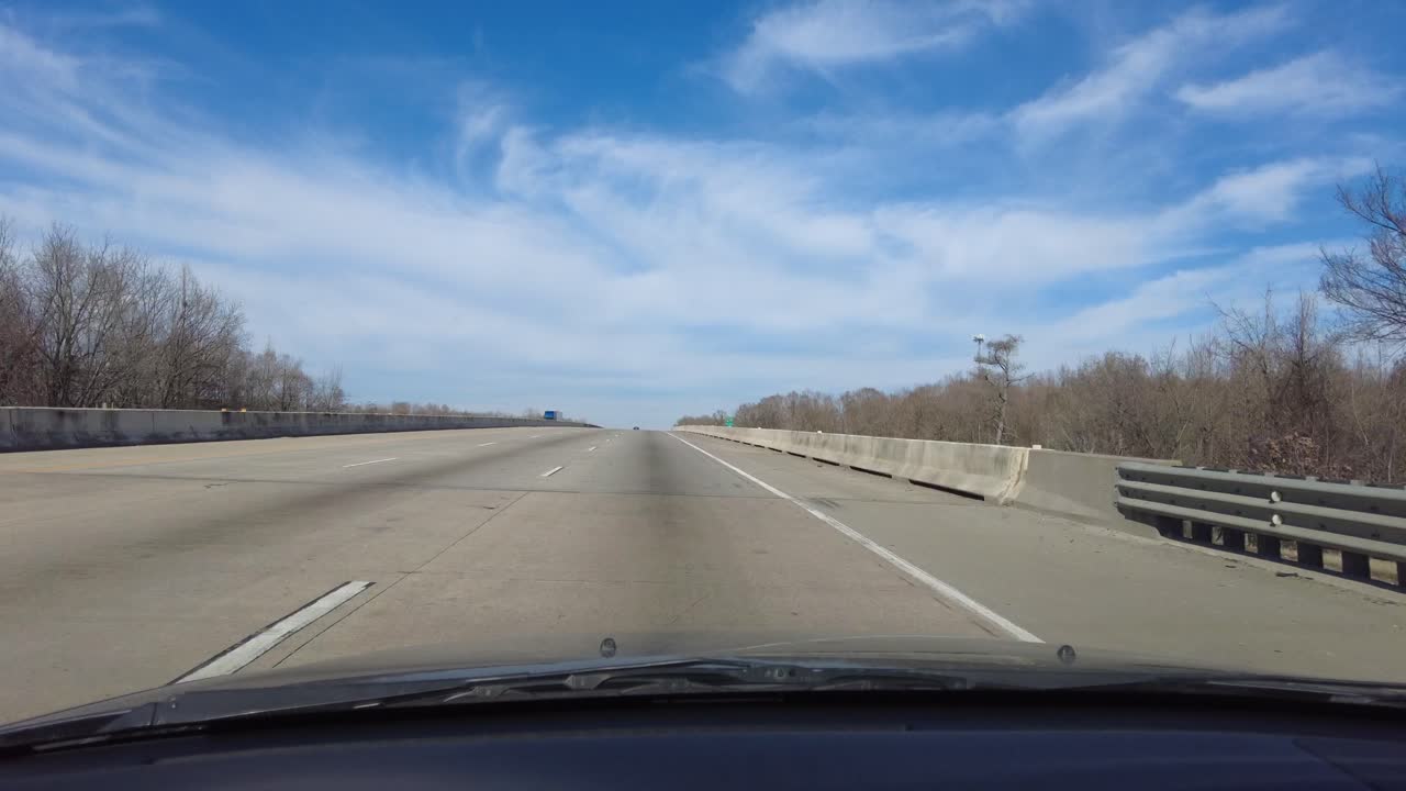 se dirige a memphis, tennessee en coche.