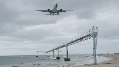 Das-Flugzeug-Landet