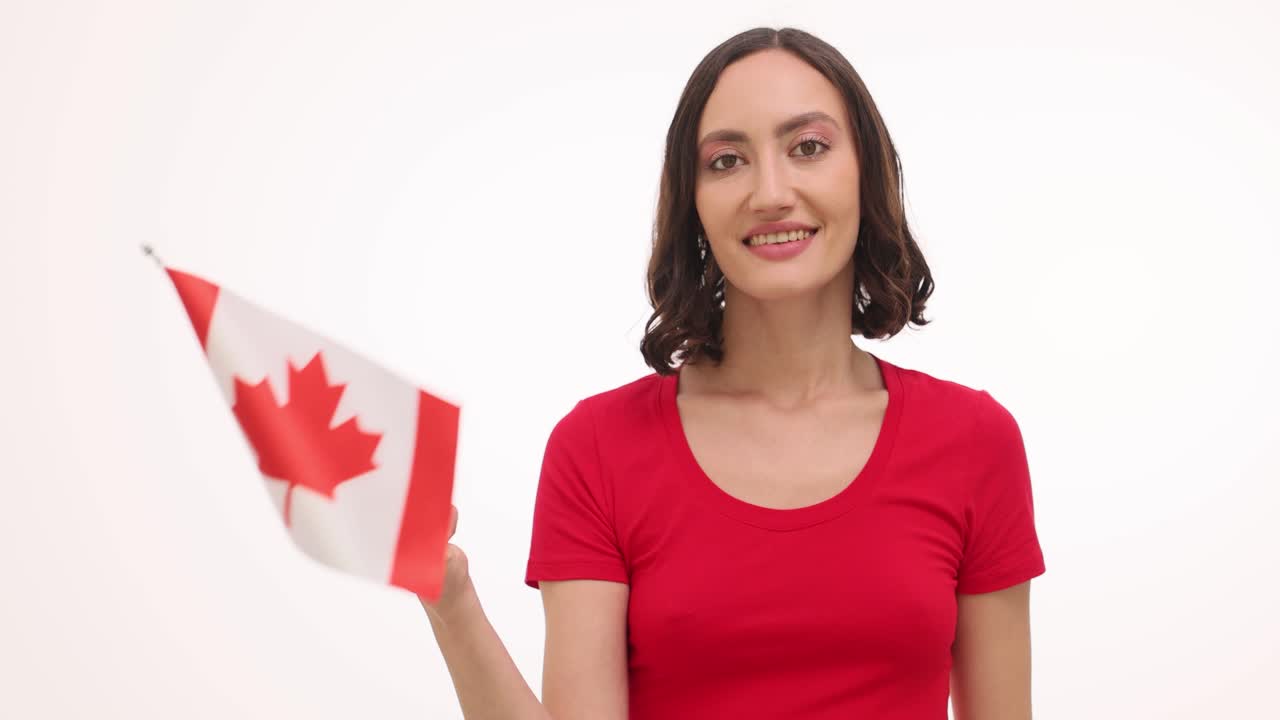 Mujer con bandera canadiense