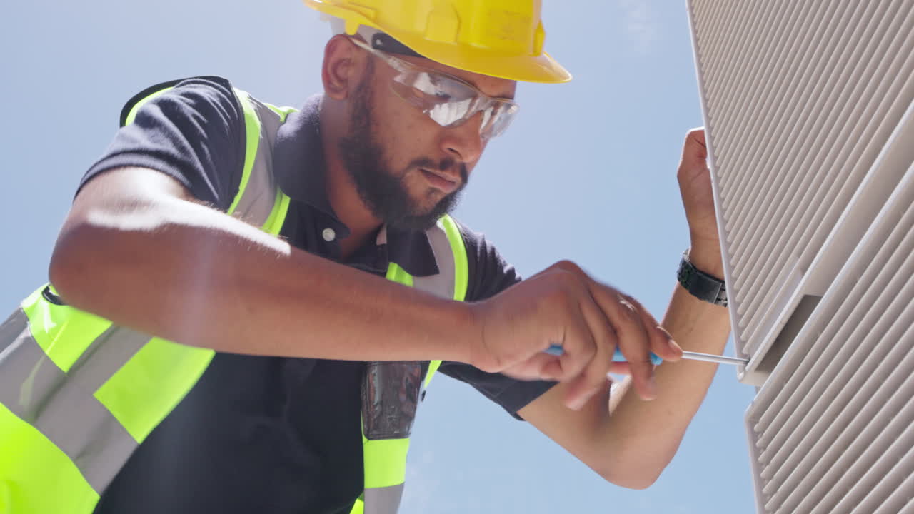 techo, aire acondicionado y técnico de reparación