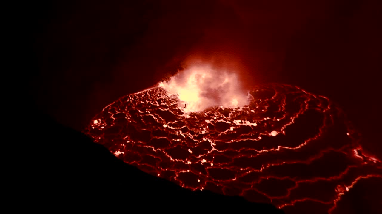 el espectacular volcán nyiragongo entra en erupción por la noche en la república democrática del congo 1