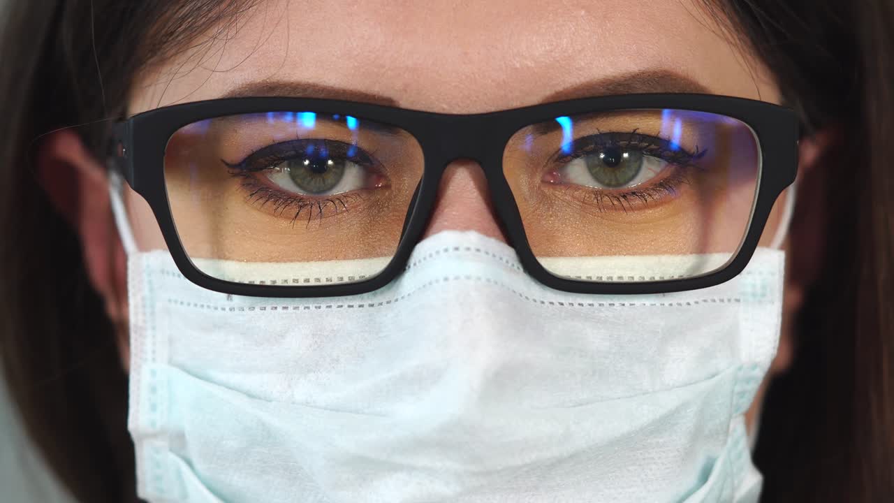Woman wearing glasses and a protective mask