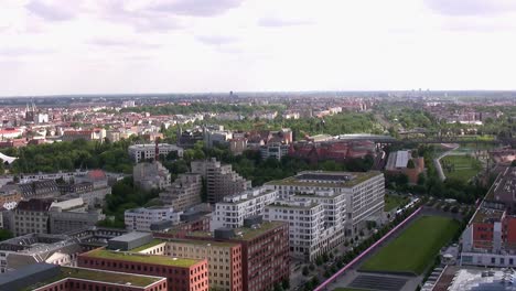 breite luftaufnahme von berlin in der nähe des podsdamer platzes, deutschland-1