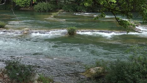 la rivière macal traverse le belize 1