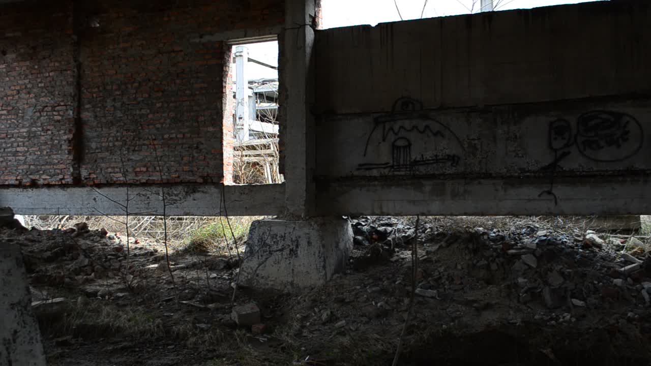 Impianto incompiuto. Piani dell'edificio incompiuto