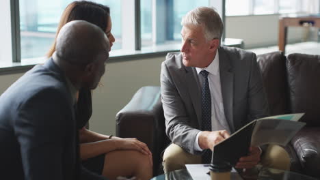 4k footage of businesspeople having a discussion