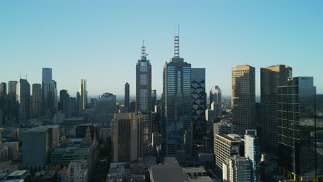 Vídeo-Aéreo-Con-Drones-Del-Horizonte-De-La-Ciudad-De-Melbourne,-Victoria,-Australia