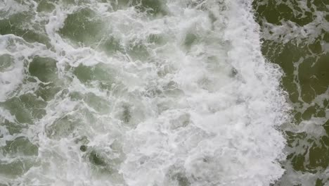this is 25 seconds of waves crashing on ft