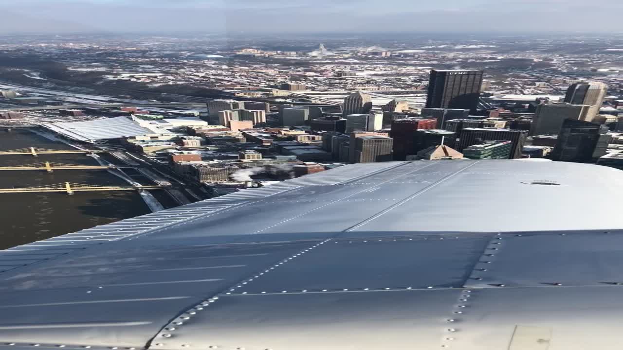 피츠버그 주변의 비행기에서