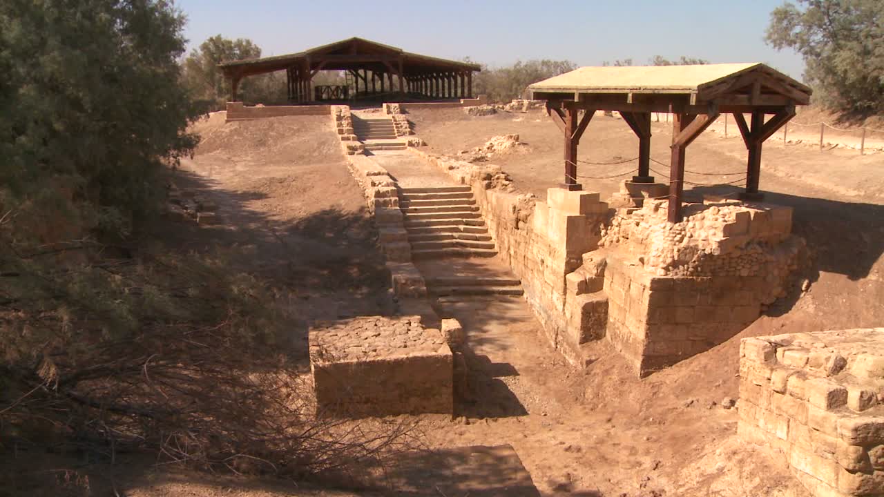 ruinas del antiguo lugar del bautismo de jesús cerca del río jordan