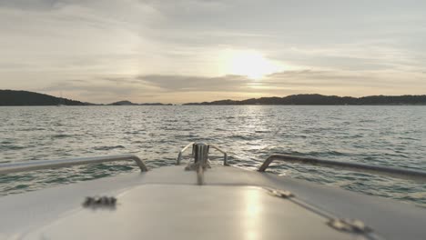 Paisaje-Acuático-Desde-La-Cubierta-Del-Barco,-Langkawi,-Malasia