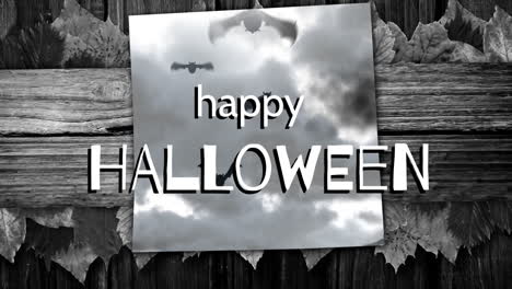 feliz texto de halloween sobre cielo nublado y fondo de madera con hojas