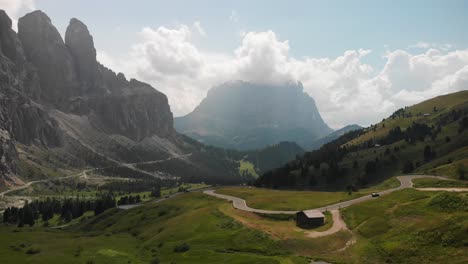 Senderismo-En-Dolomitas-Italia-Con-Un-Dji-Mavic-Air-Y-Un-Yi-4k-En-Un-Estabilizador