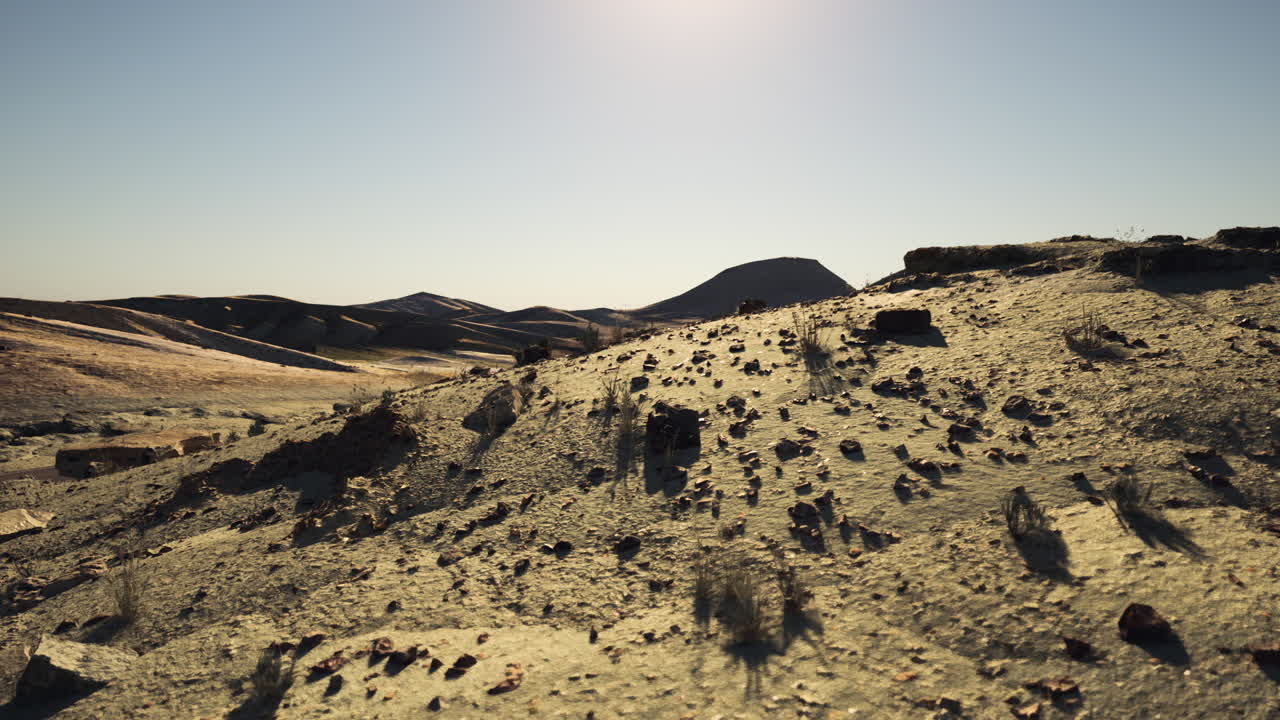 언덕이 있는 사막 풍경