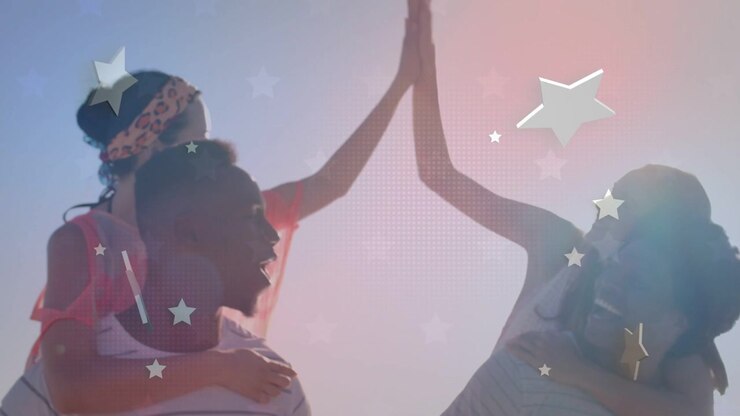 Coppie che si portano a cavalluccio sulla spiaggia, la coppia di destra si gira e si dà il cinque, con sovrapposizione di stelle animate per il viaggio