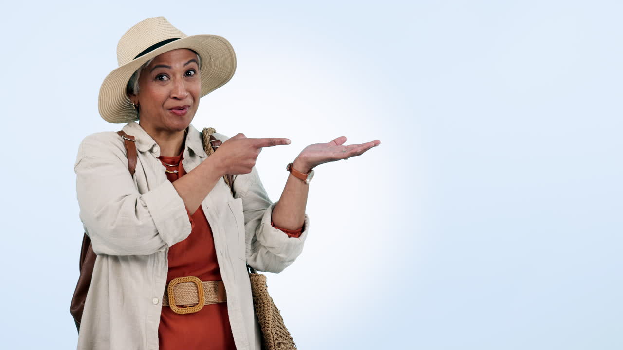 presentación, mujer y señalando el viaje