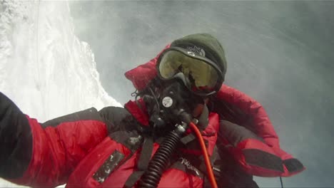 Starker-Wind,-Batter-Climber-Auf-Der-Lhotsewand