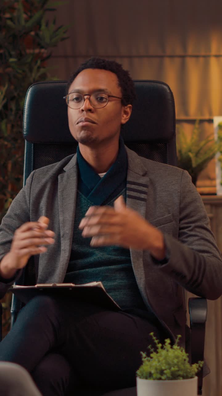 Vertical video: Marriage counselor attending psychotherapy session