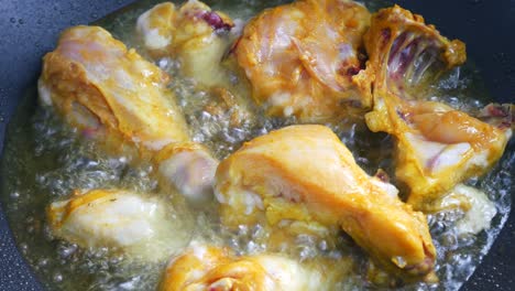 chicken meat cut into small pieces and put into the hot pan. it is fried using hot cooking oil until cooked and crunchy.