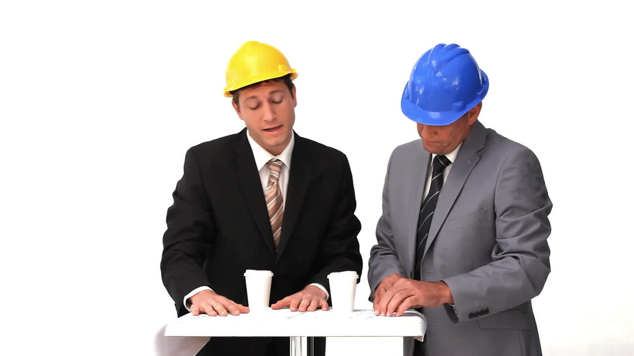 haciendo clic a mano en clips sobre negocios