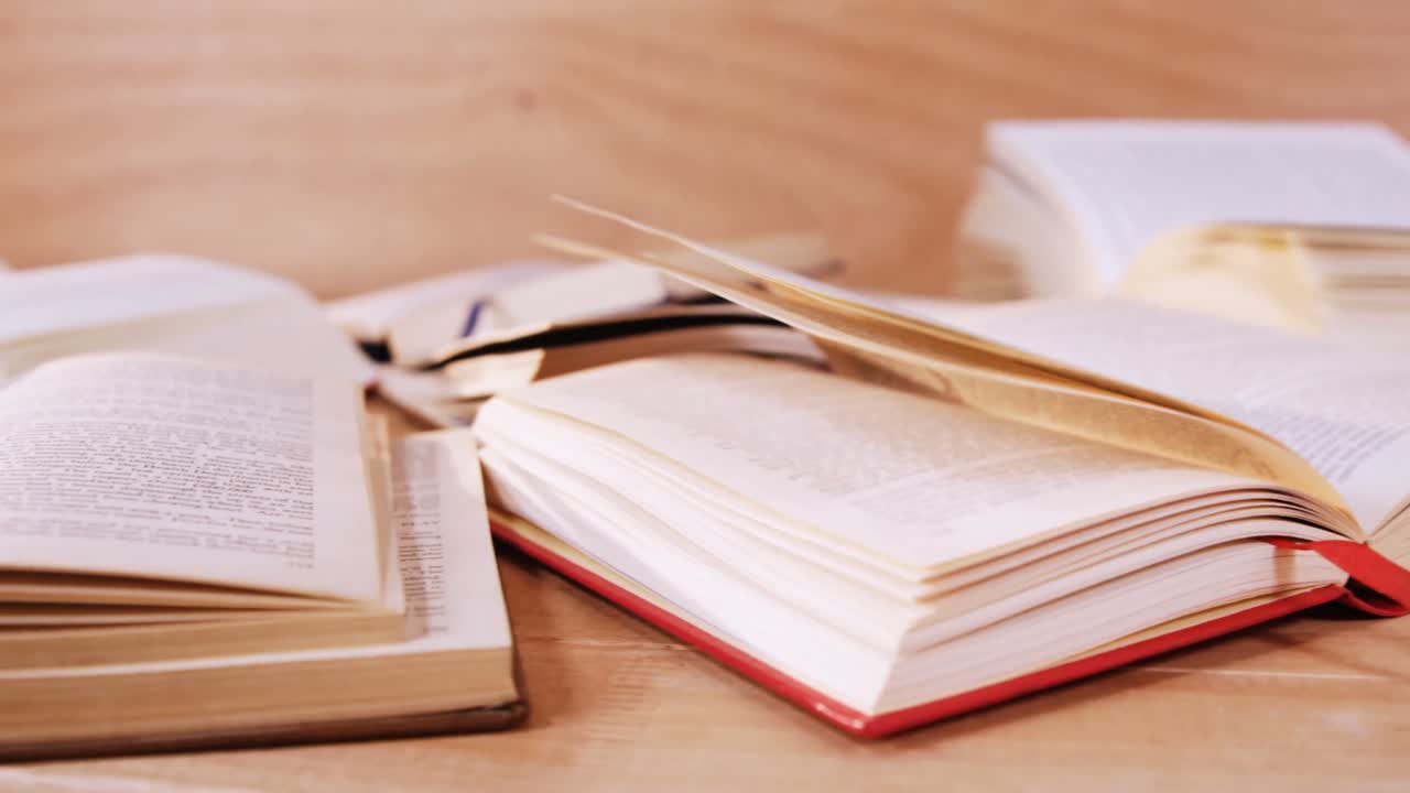 다양한 오픈 북의 클로즈업